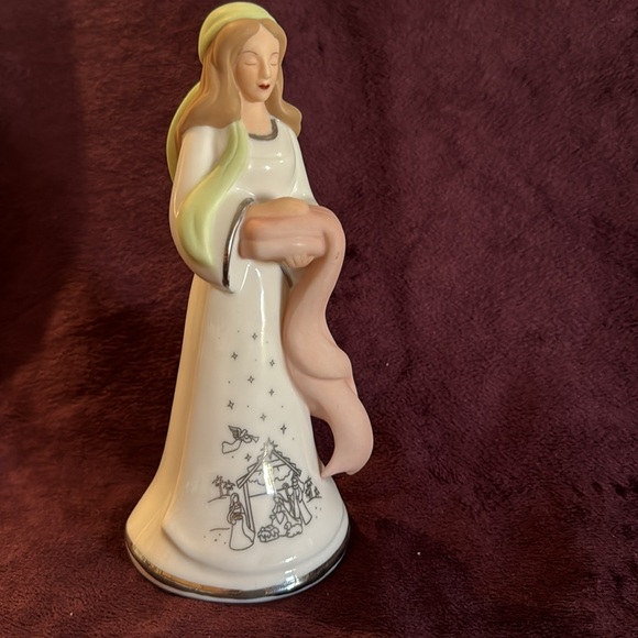 HAWTHORNE VILLAGE Silver Blessing Nativity Collection “Linen Lady” EUC - Picture 2 of 7